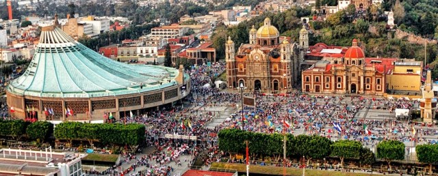 plaza-del-zocalo-fondo-basilica-guadalupe