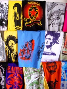 T-Shirts en vente dans l'Espacio Zapata