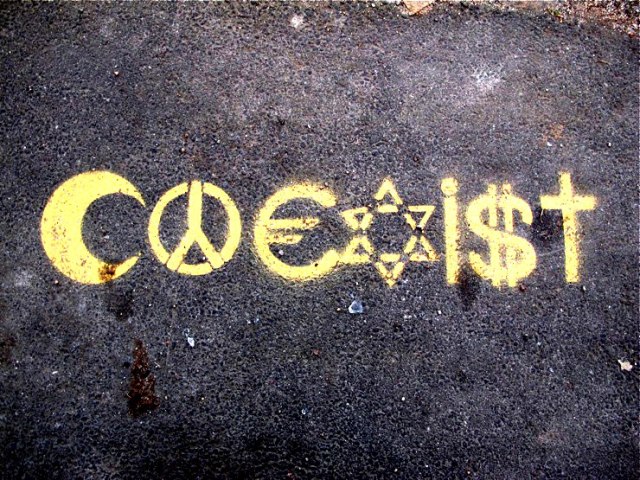 brooklyn-street-art-Sandra-Hoj-coexist